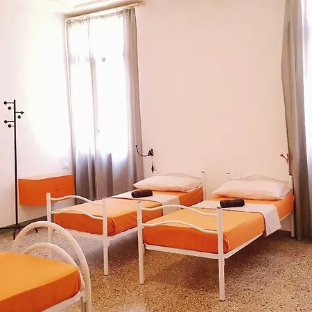 カーサ フィオーリ ゲストハウス *